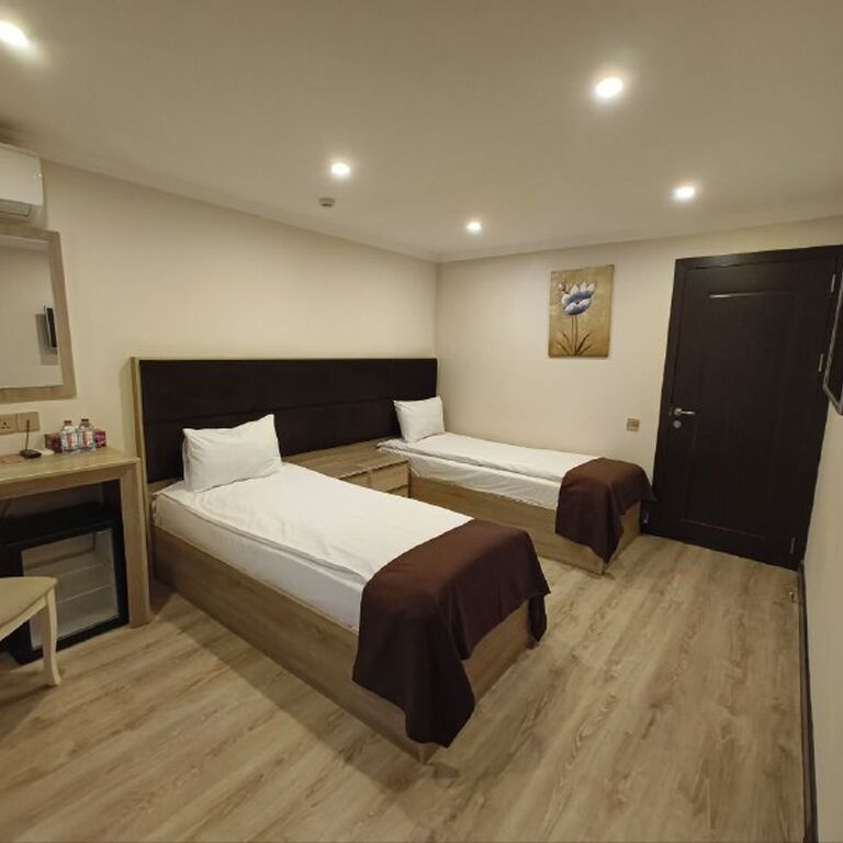 Deluxe City Hotel