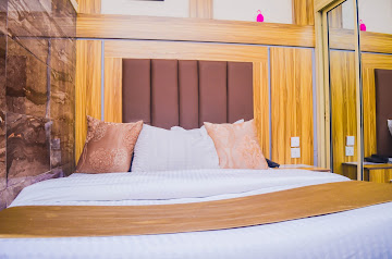 Owee Hotel & Apartment