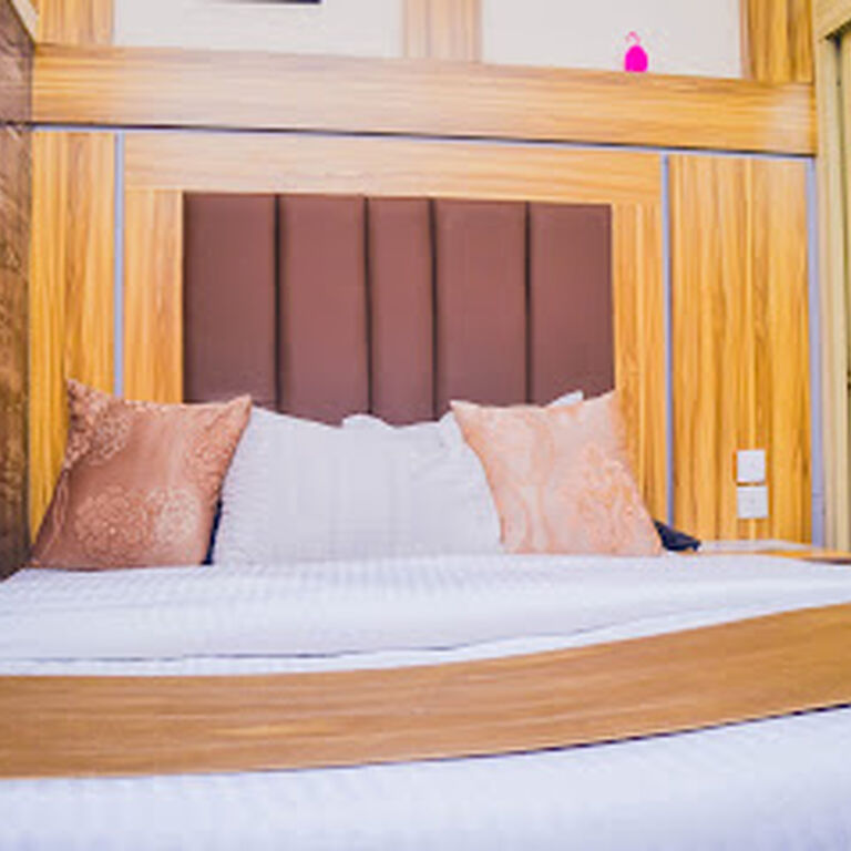 Owee Hotel & Apartment
