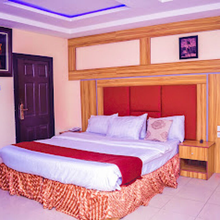 Owee Hotel & Apartment