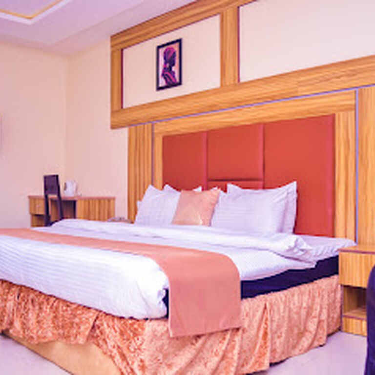 Owee Hotel & Apartment