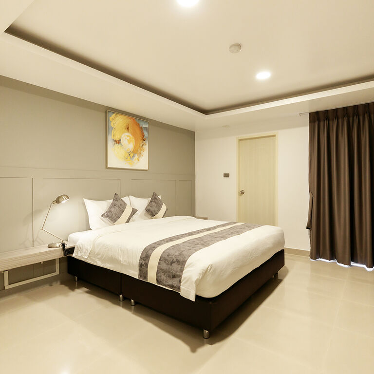 UTD8 Hotel & Residence