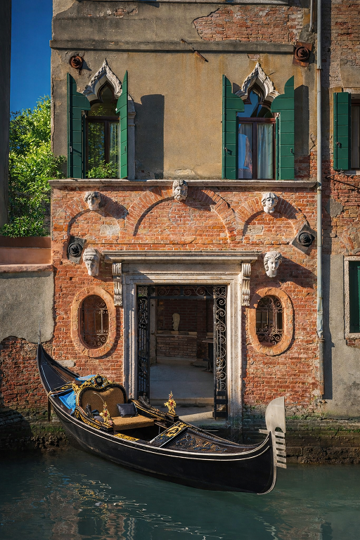 CINQUETESTE LUXURY HOME