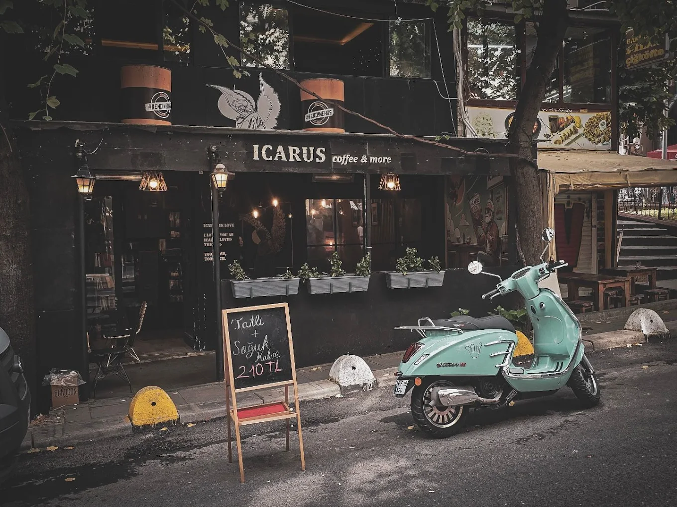 İcarus Coffee & More