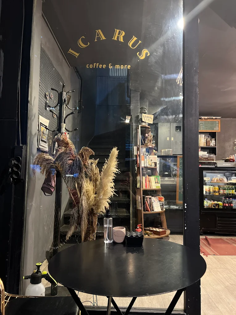 İcarus Coffee & More