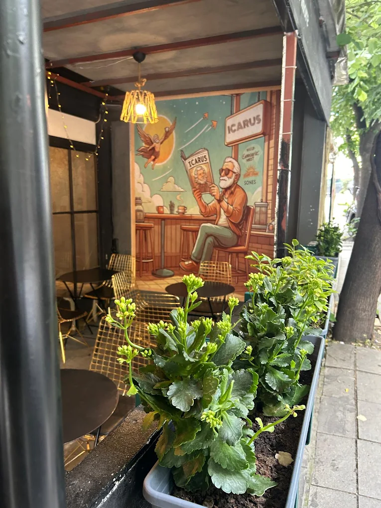 İcarus Coffee & More