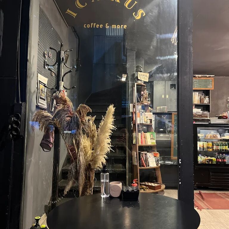 İcarus Coffee & More