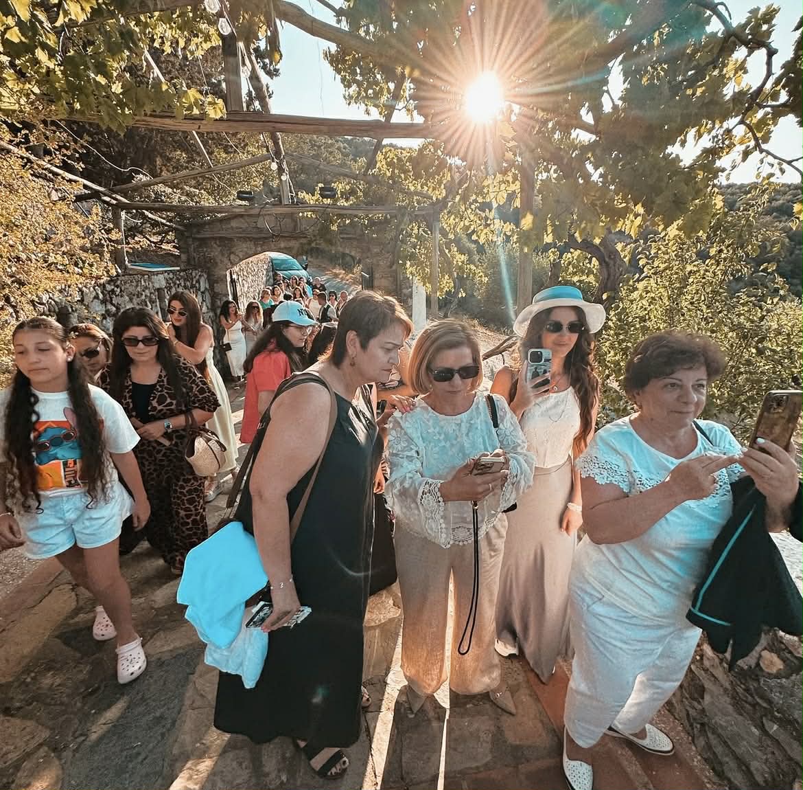 Folklore Show with live music