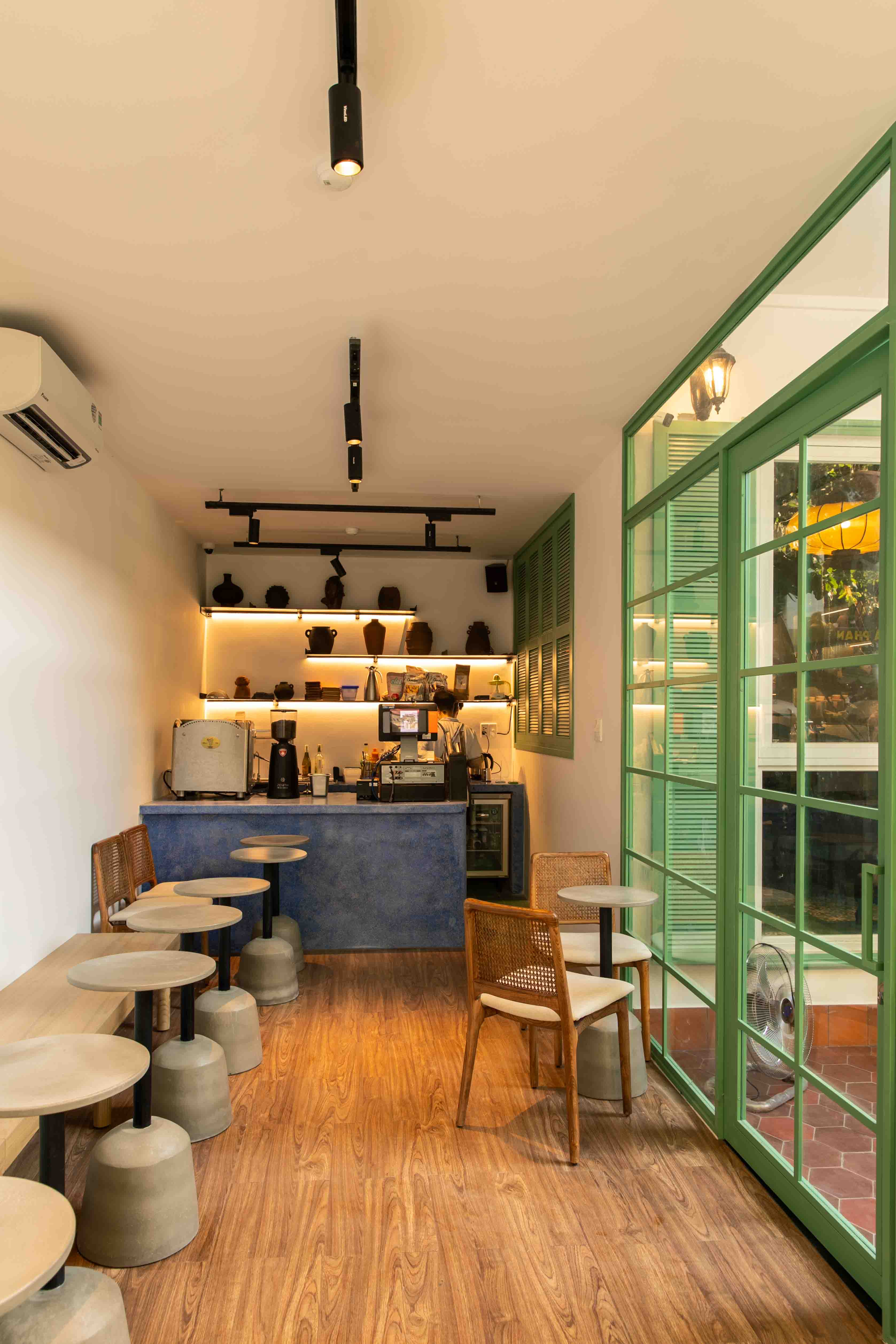 Cafe‘In Pham Thai Buong