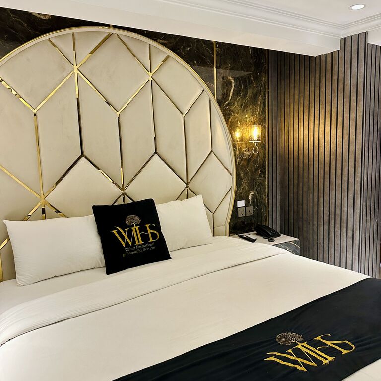 WALNUT HOTEL F-10
