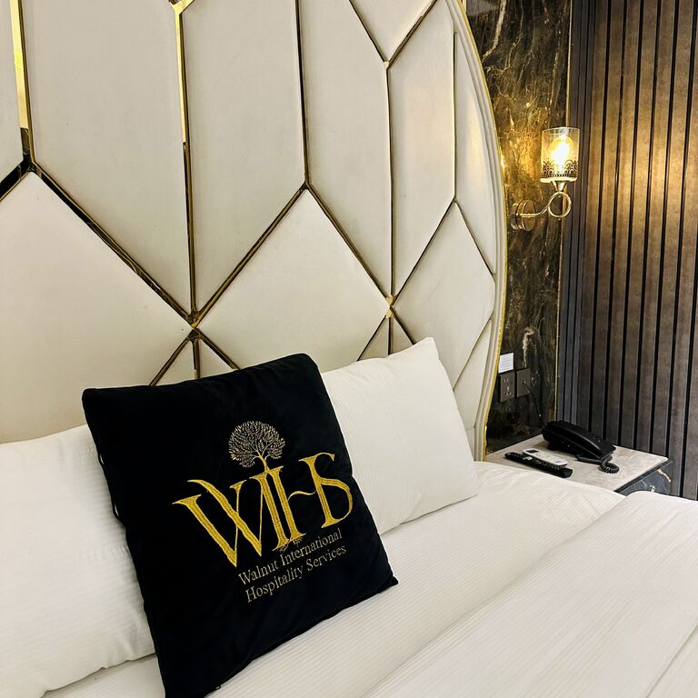 WALNUT HOTEL F-10