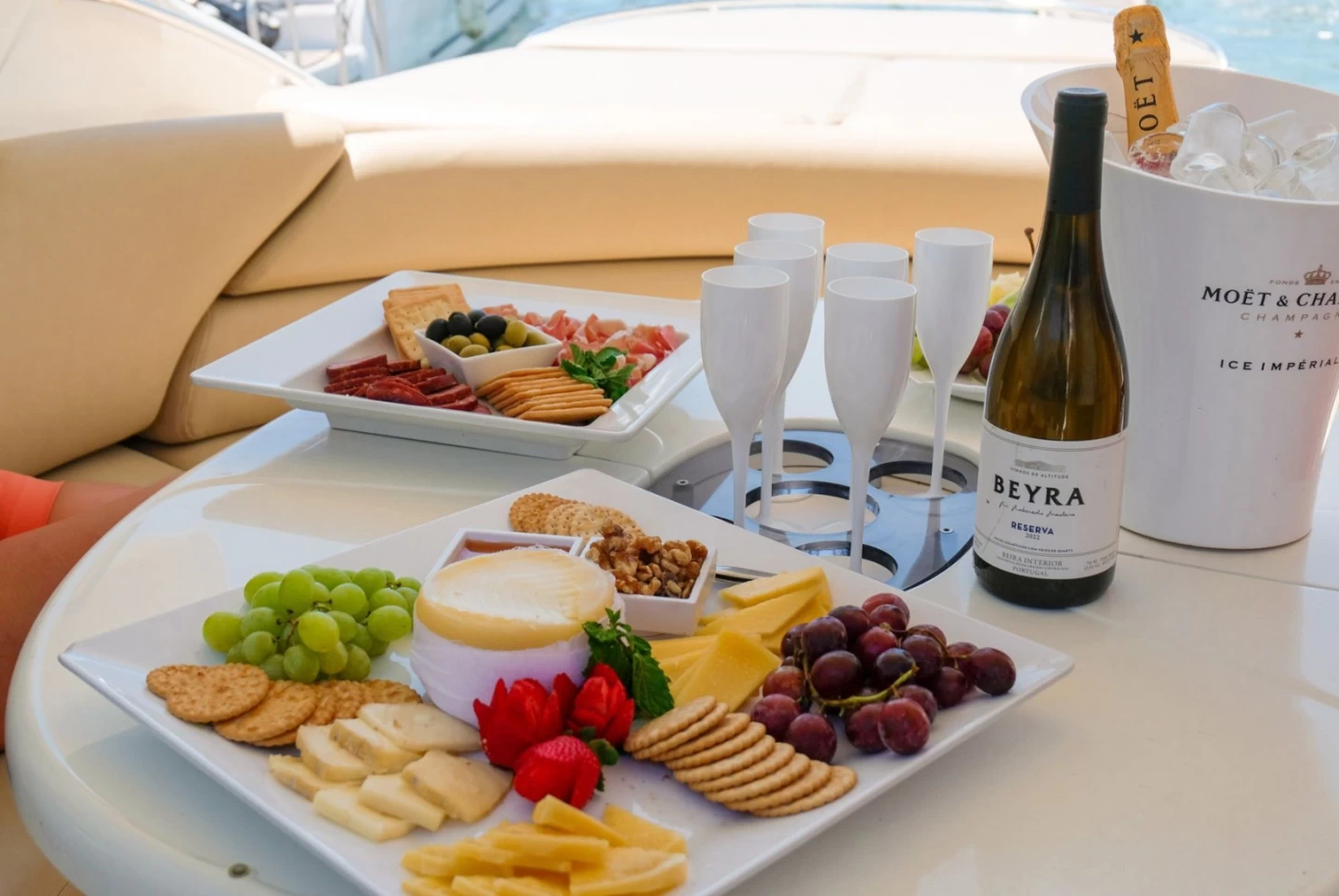 "FOLIE"-Private Luxury Cruises