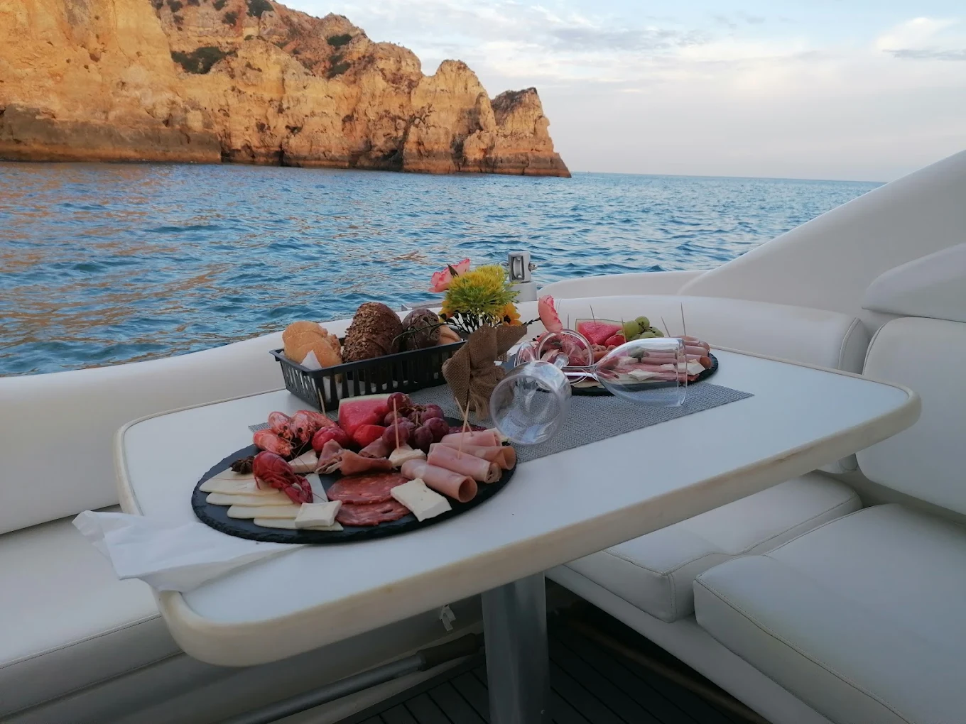 FOLIE-Private Luxury Cruises