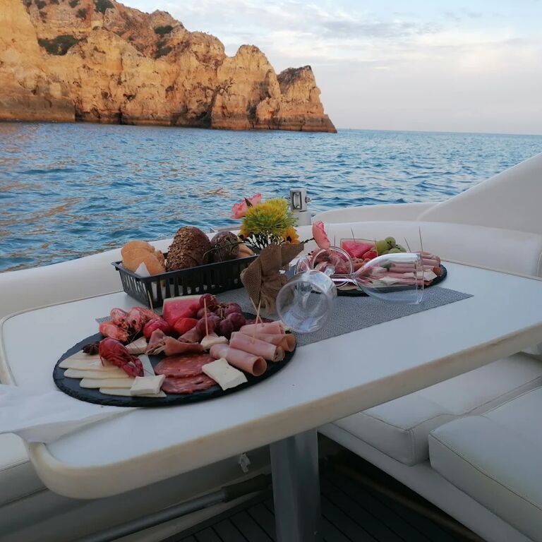 FOLIE-Private Luxury Cruises