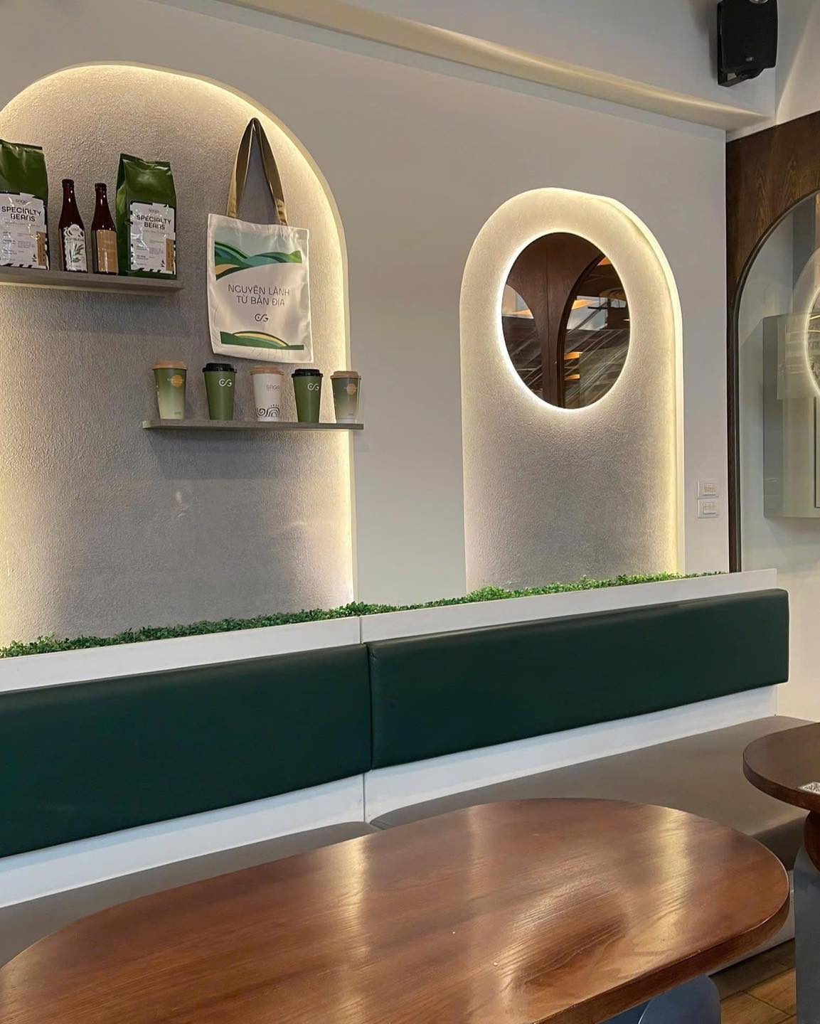 Saga Cafe & Eatery HanoiCentre