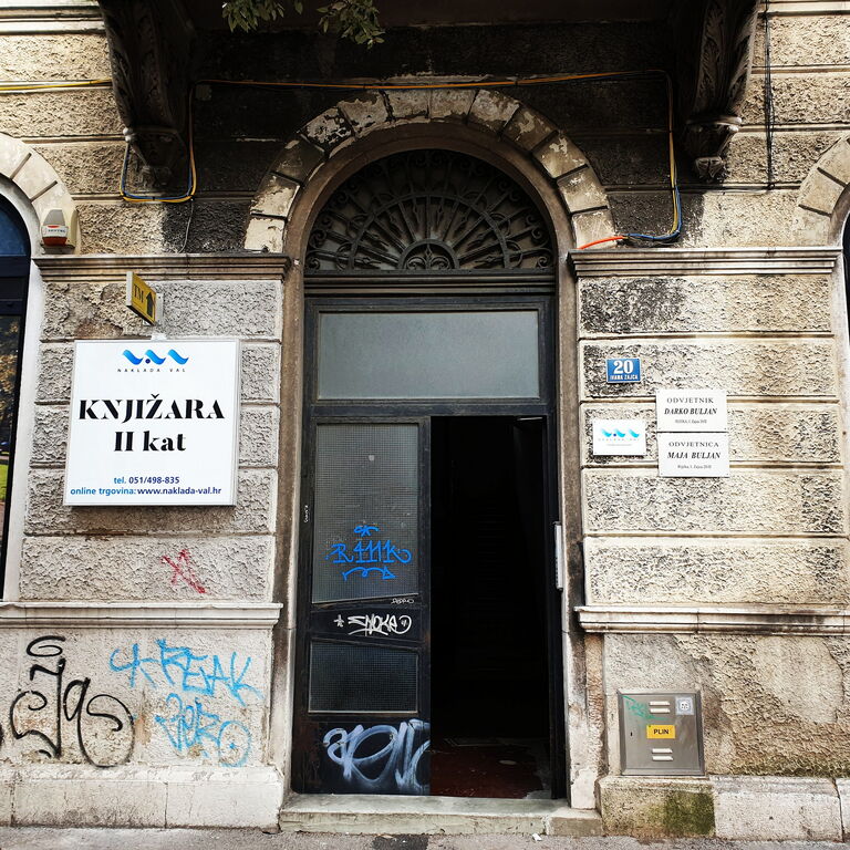 Val Bookstore