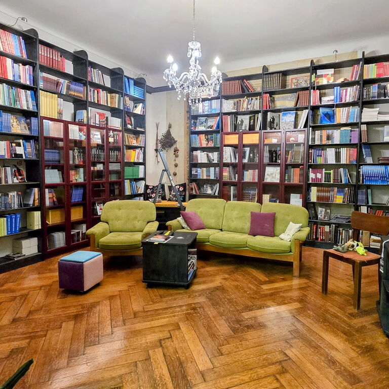 Val Bookstore