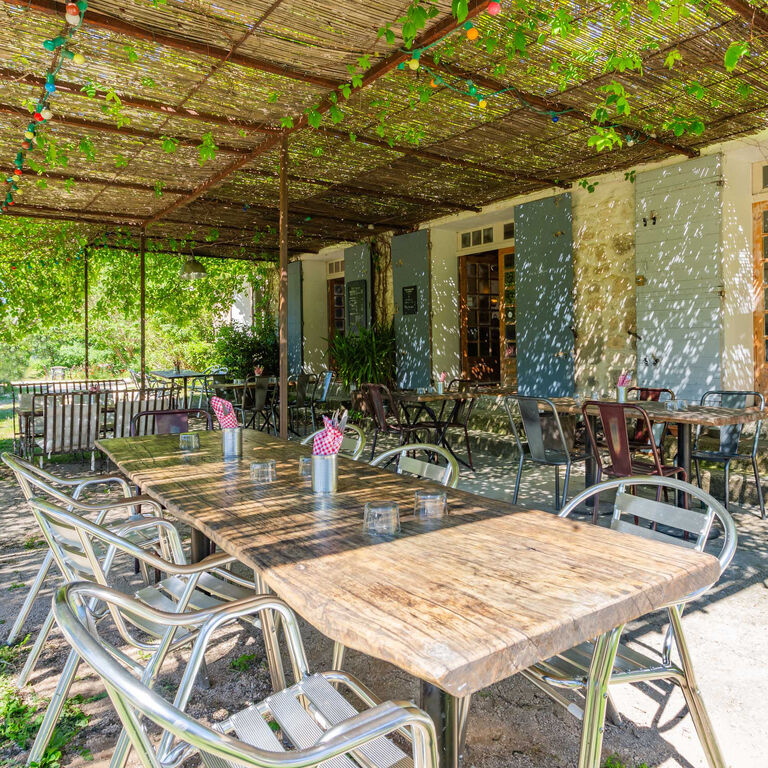 CHEZ TATA SIMONE