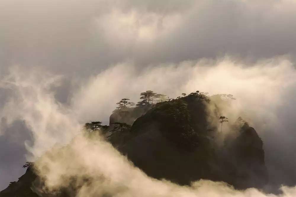 Mountain Huangshan Enthralled