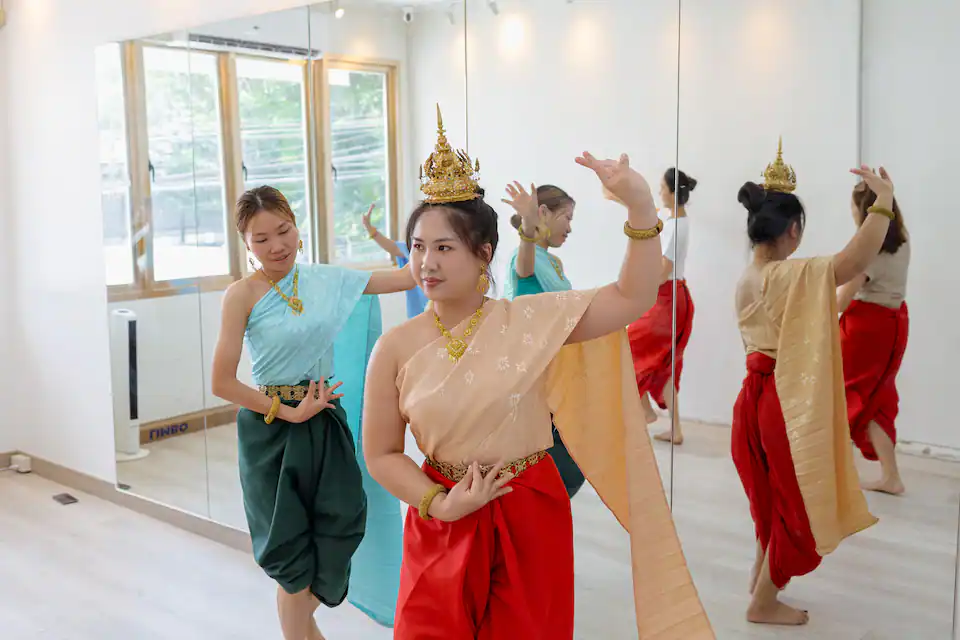 Thai Traditional Dance Class
