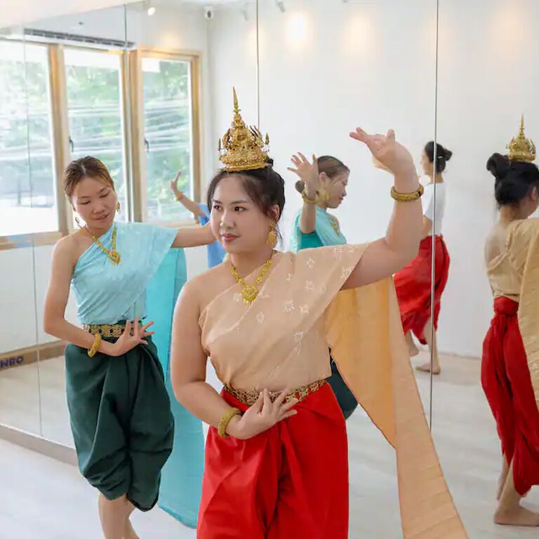 Thai Traditional Dance Class