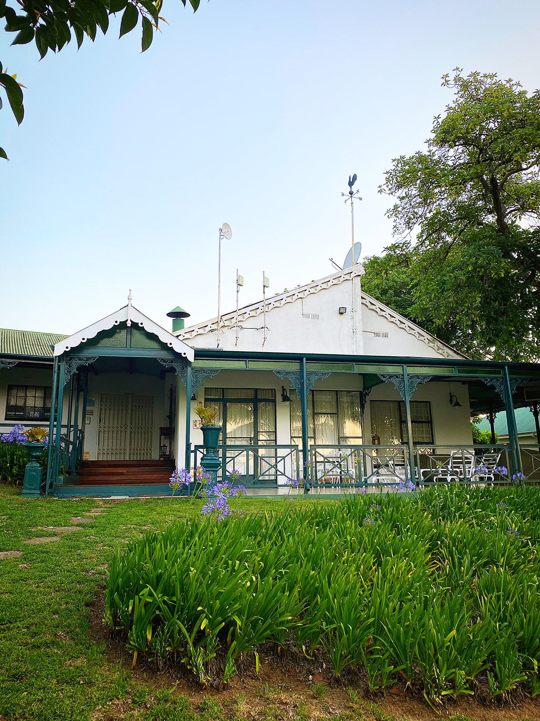 Sherwood's Country House cc