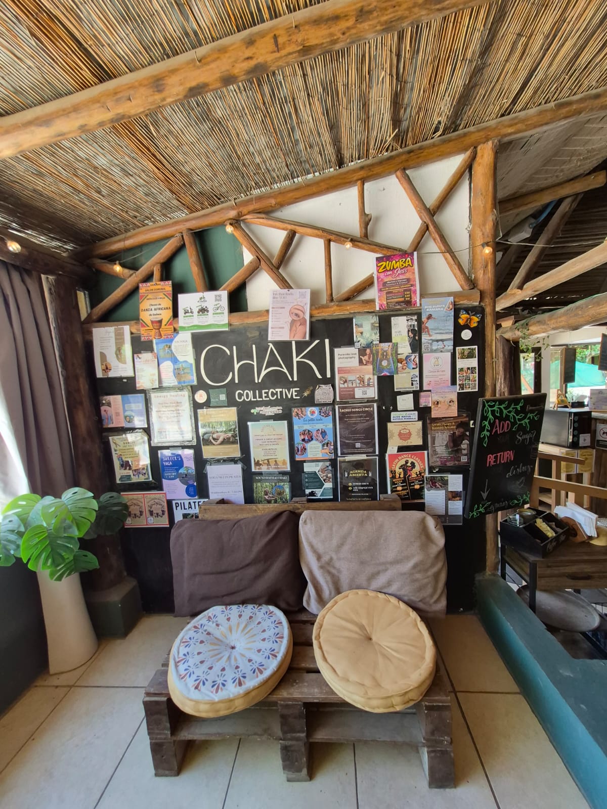 Chaki Café-Boutique