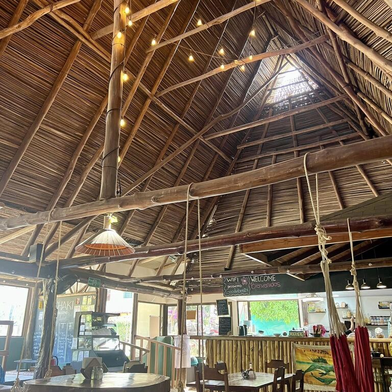 Chaki Café-Boutique