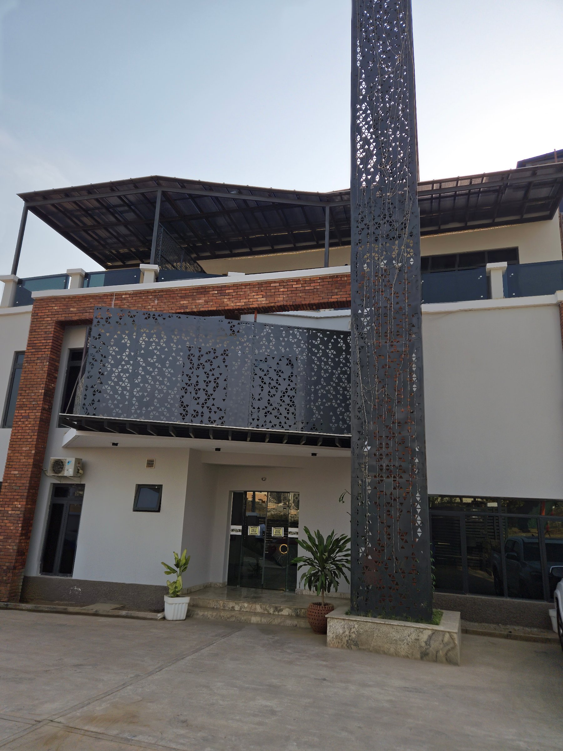 Raynez Resort & Suites Ltd