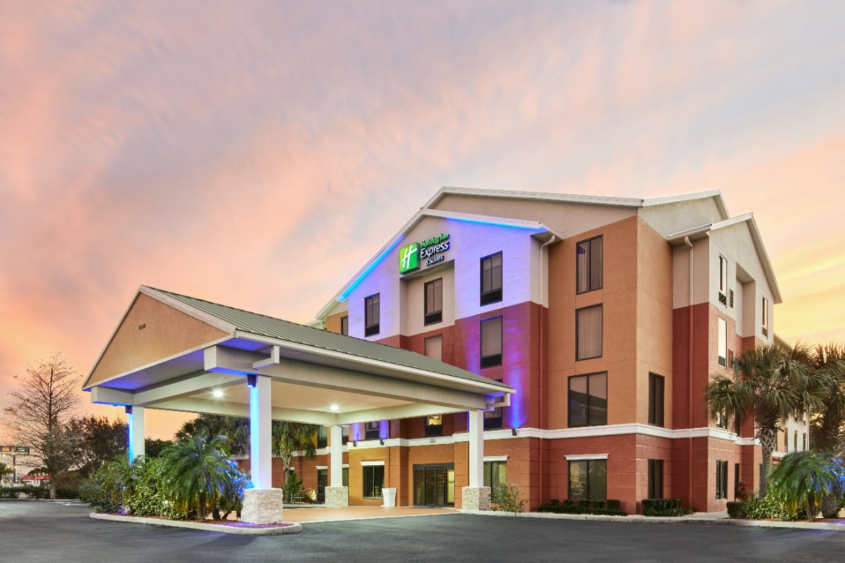 Holiday Inn Express & Suites