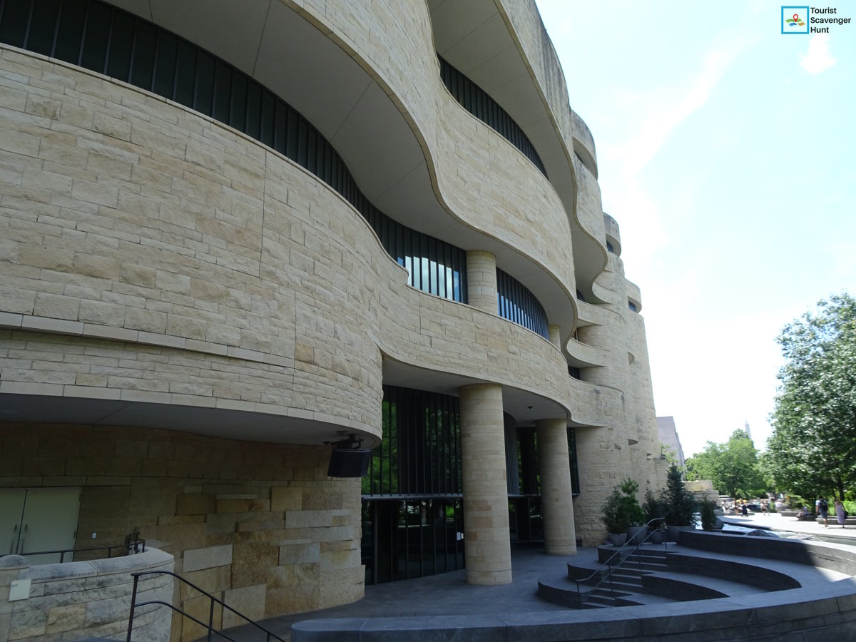 Washington DC Museums self-guided walking tour & scavenger hunt