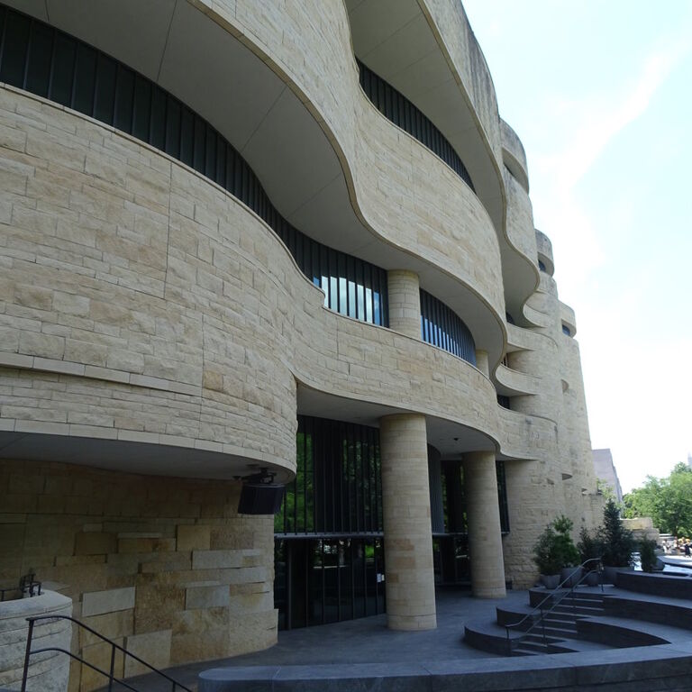 Washington DC Museums self-guided walking tour & scavenger hunt