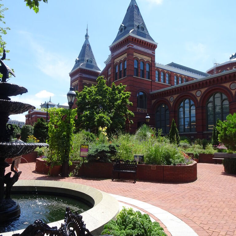 Washington DC Museums self-guided walking tour & scavenger hunt