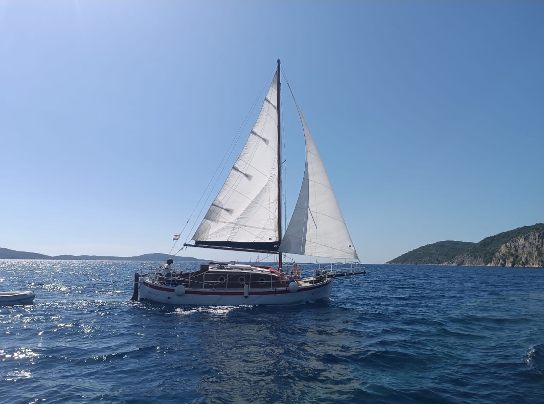 HVAR LOCAL HOST SAILING AGENCY