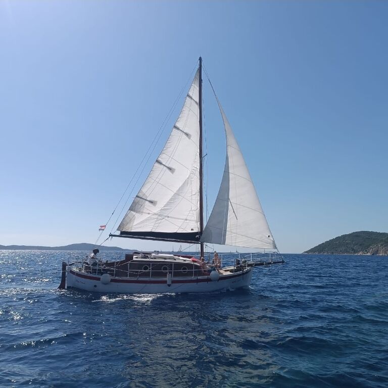 HVAR LOCAL HOST SAILING AGENCY