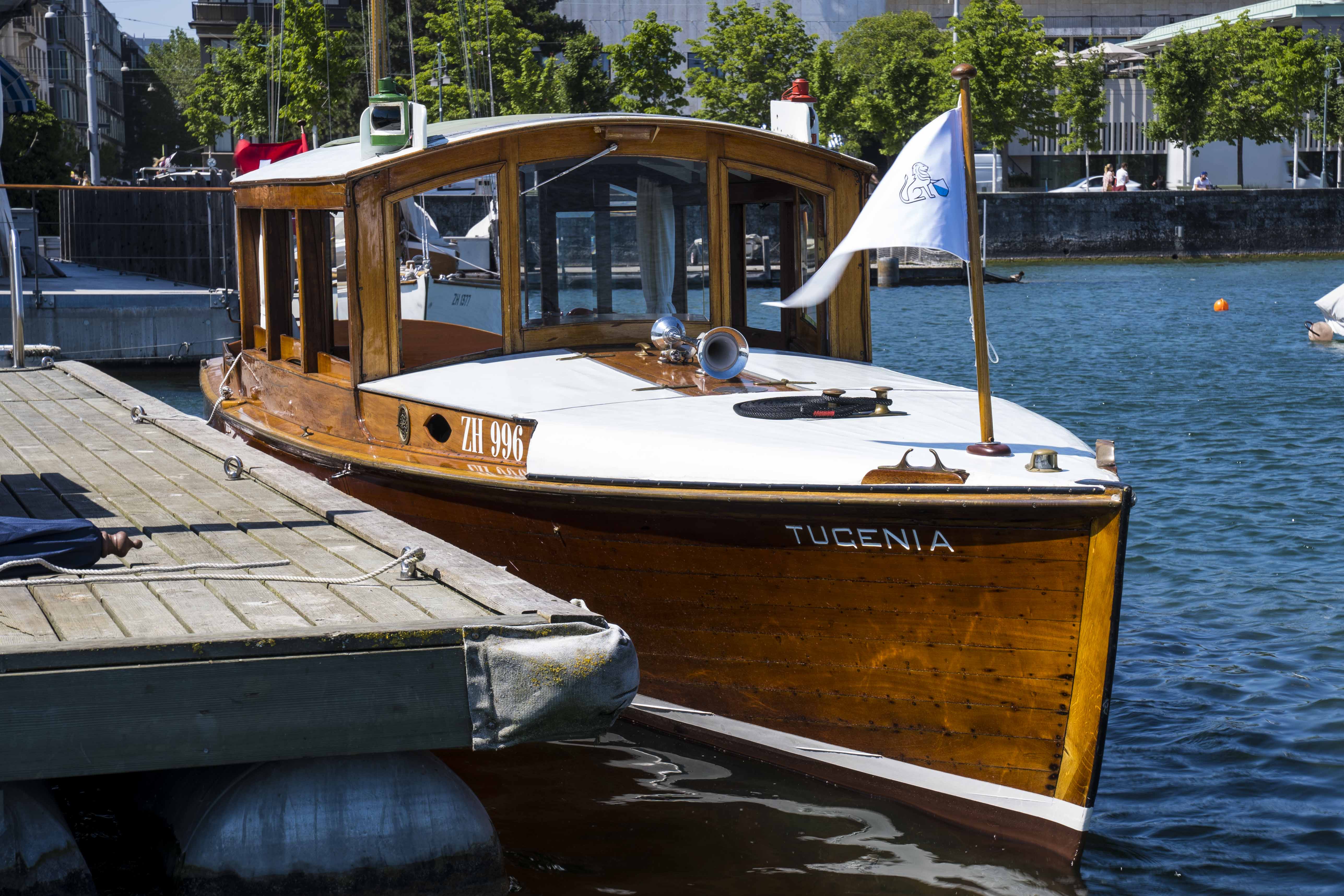 Historisches Salonboot TUGENIA