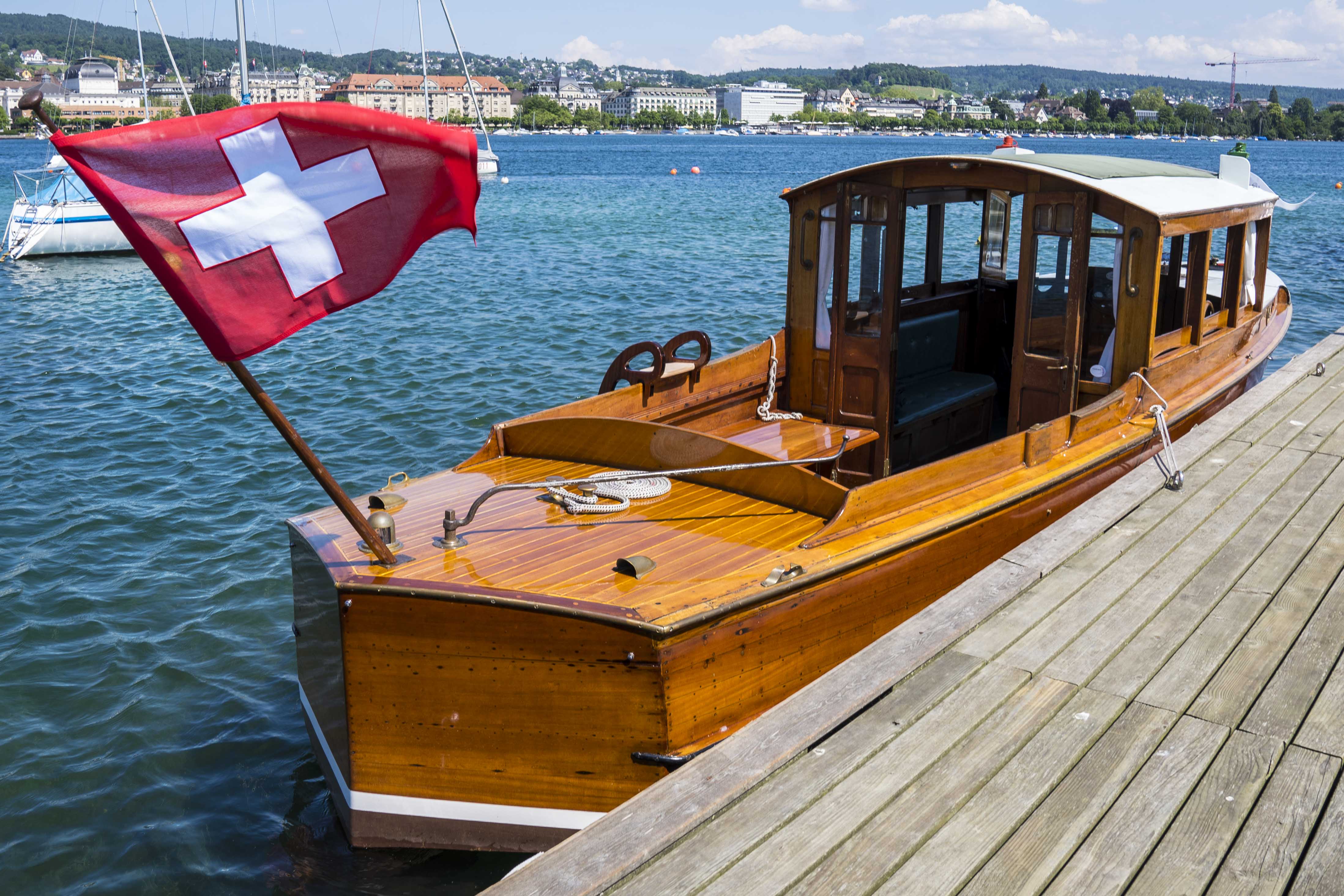 Historisches Salonboot TUGENIA