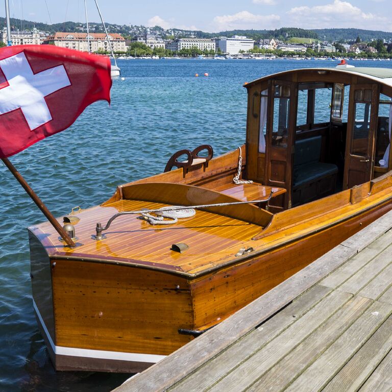 Historisches Salonboot TUGENIA