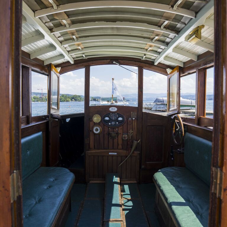 Historisches Salonboot TUGENIA