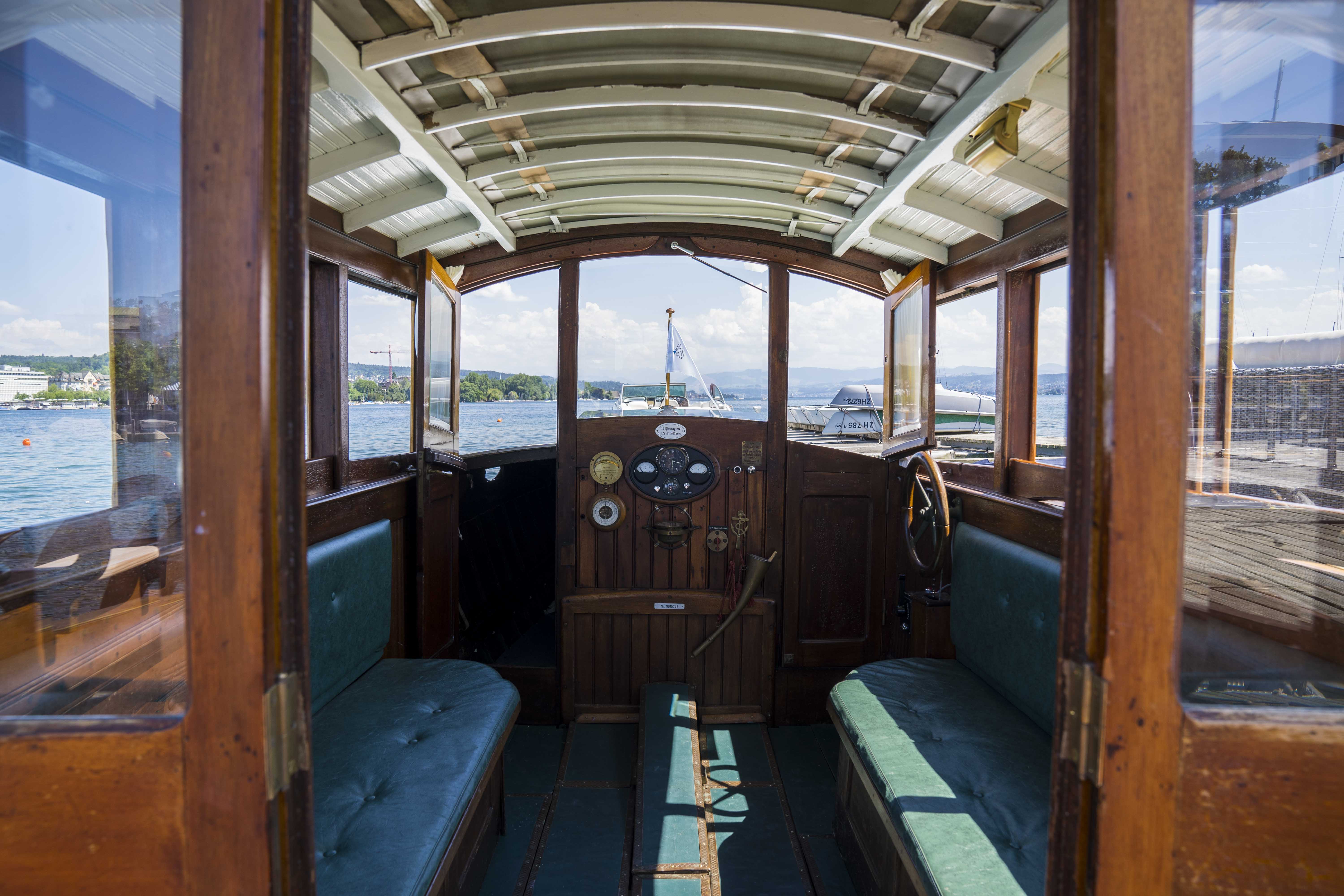 Historisches Salonboot TUGENIA