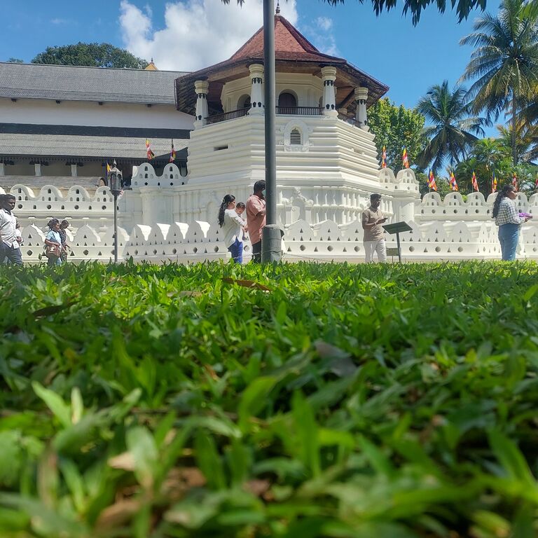 Menalanka Tours