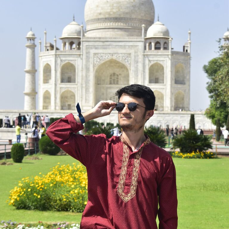 Sofía Taj tours