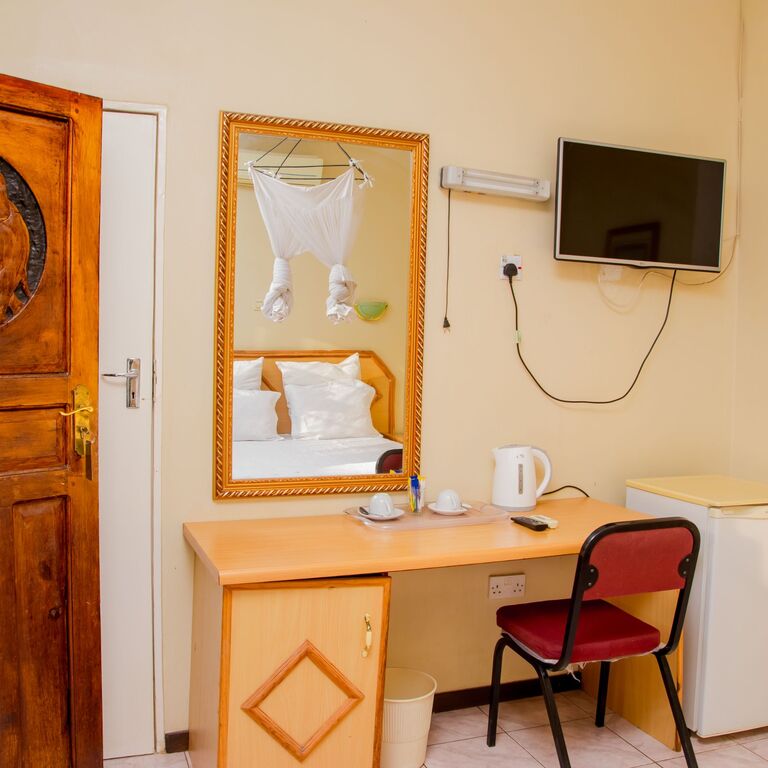 MOSI O TUNYA EXECUTIVE LODGE