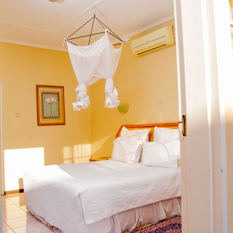 MOSI O TUNYA EXECUTIVE LODGE