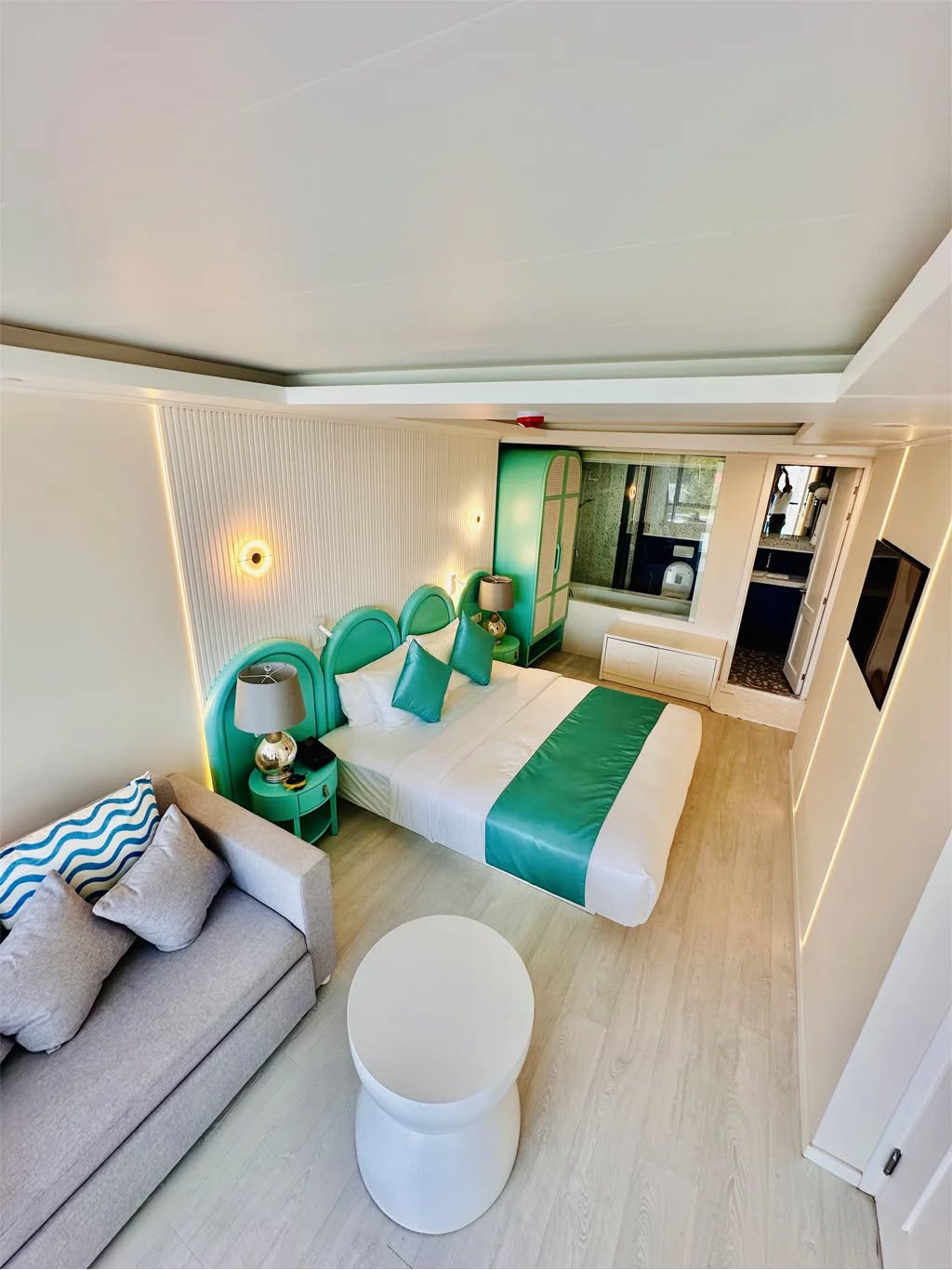 Rise & Shine Hotel