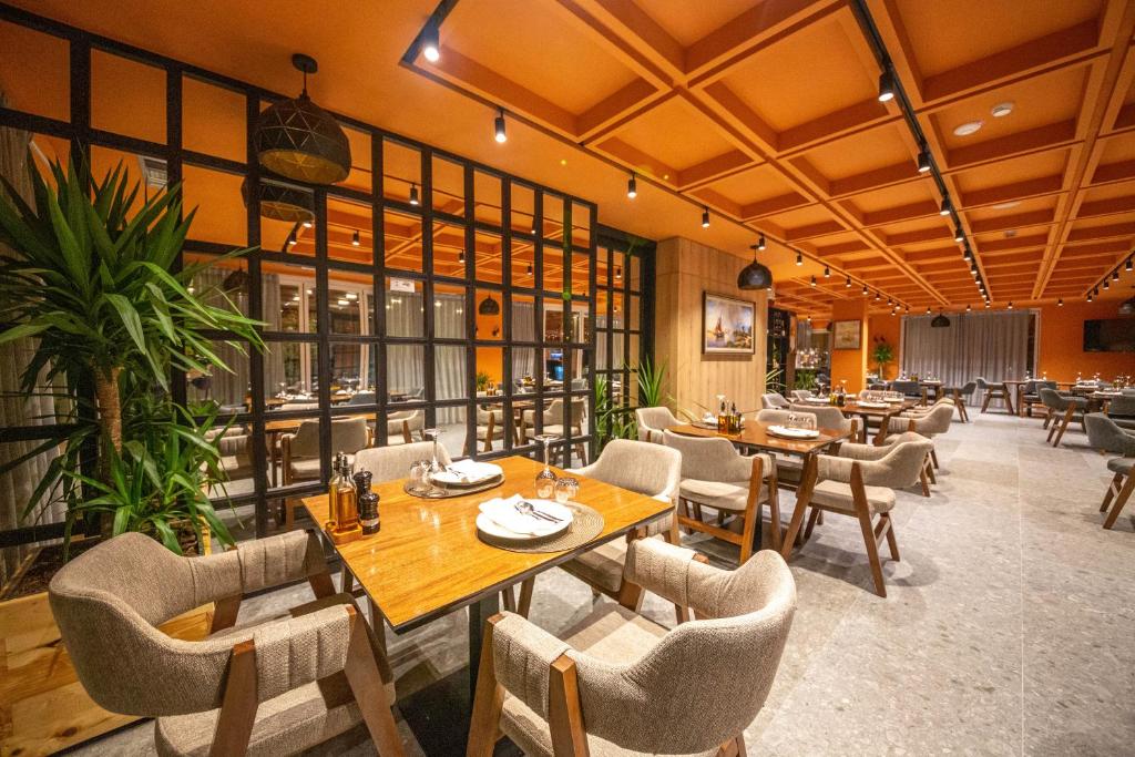 Azure Inn Hotel 4 Stars