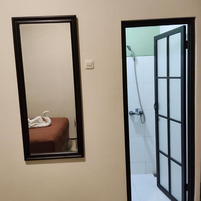 https://vt.tiktok.com/ZS9hhFMG