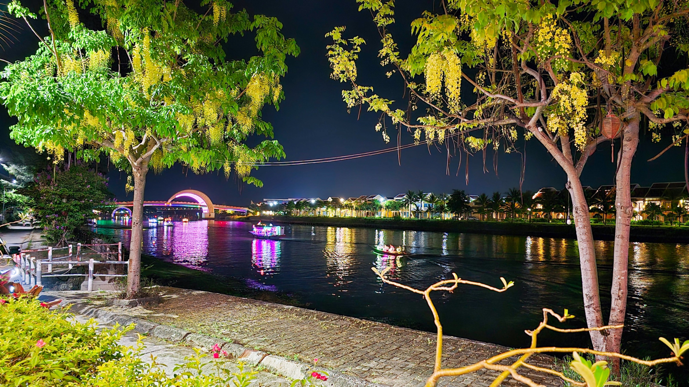 Riverside White House Hotel