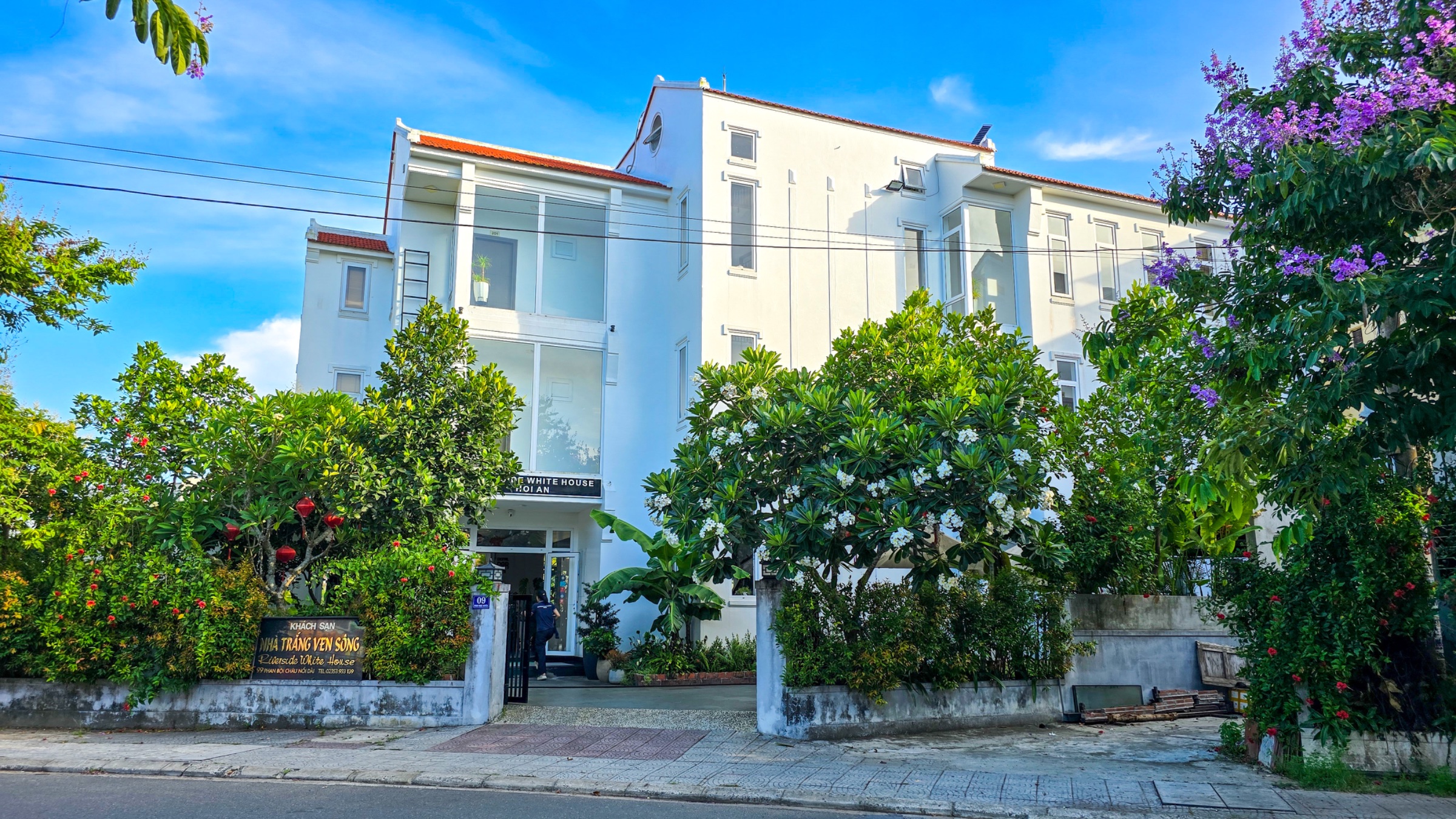 Riverside White House Hotel