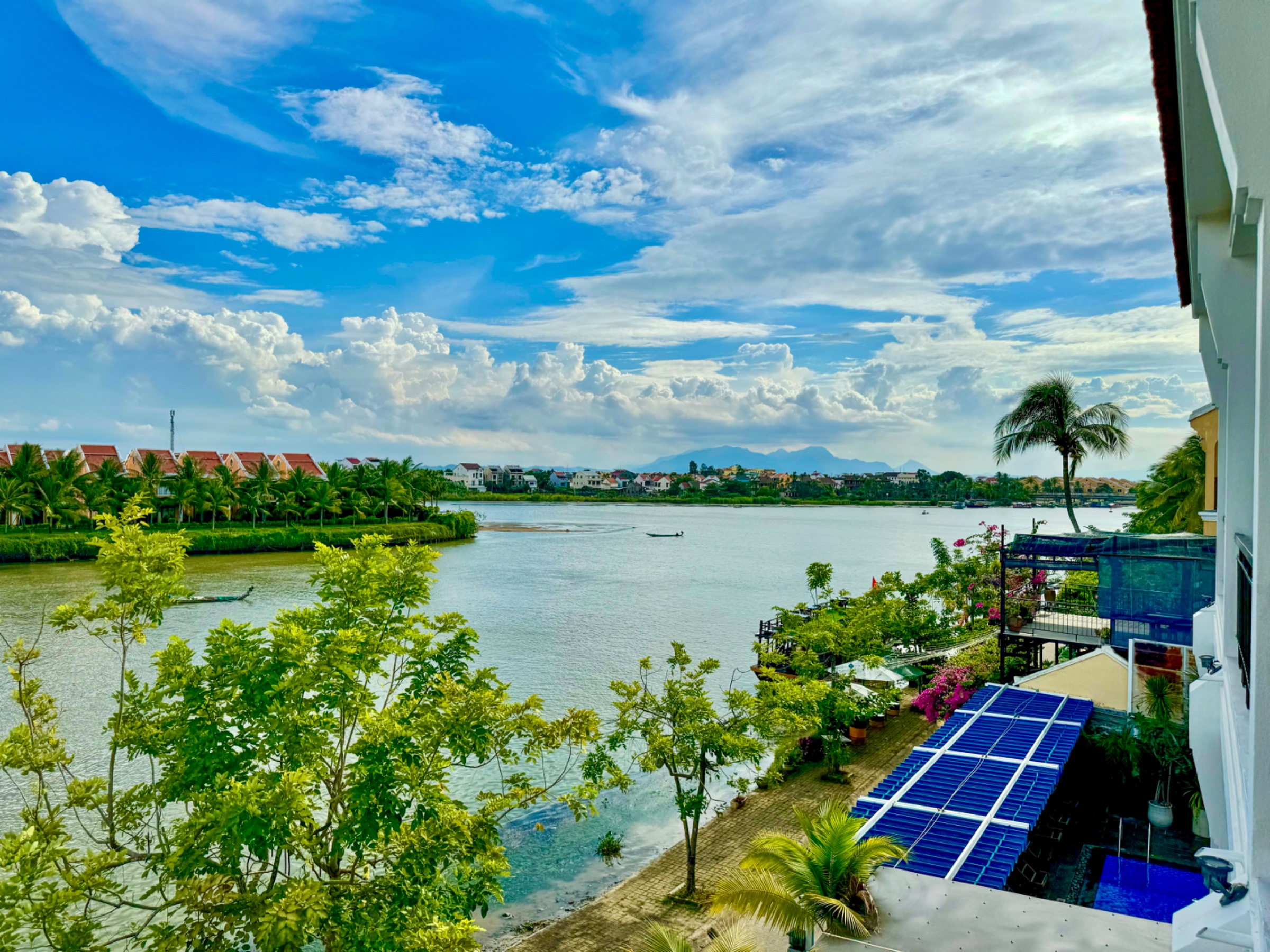 Riverside White House Hotel